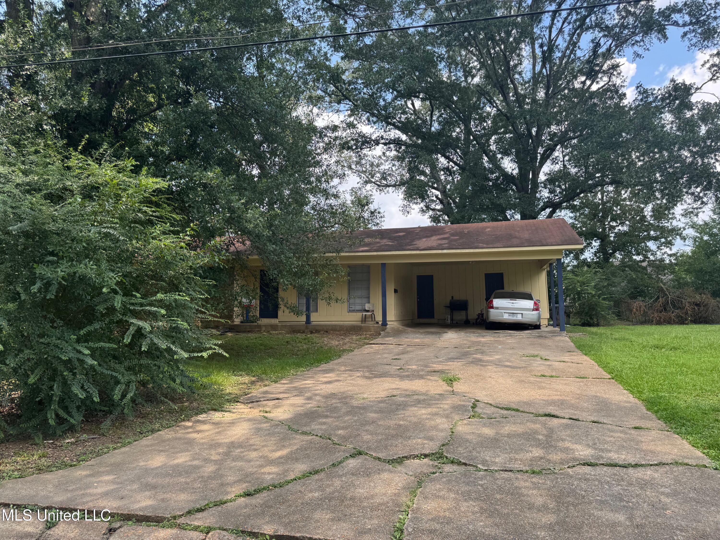 1954 Longwood Drive Jackson, MS 39212 - Photo 2 of 2 IMG_5177