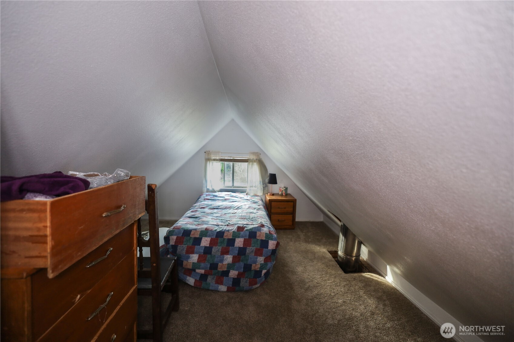 3506 SR 105 Grayland, WA 98547 - Photo 13 of 25 a living room with furniture