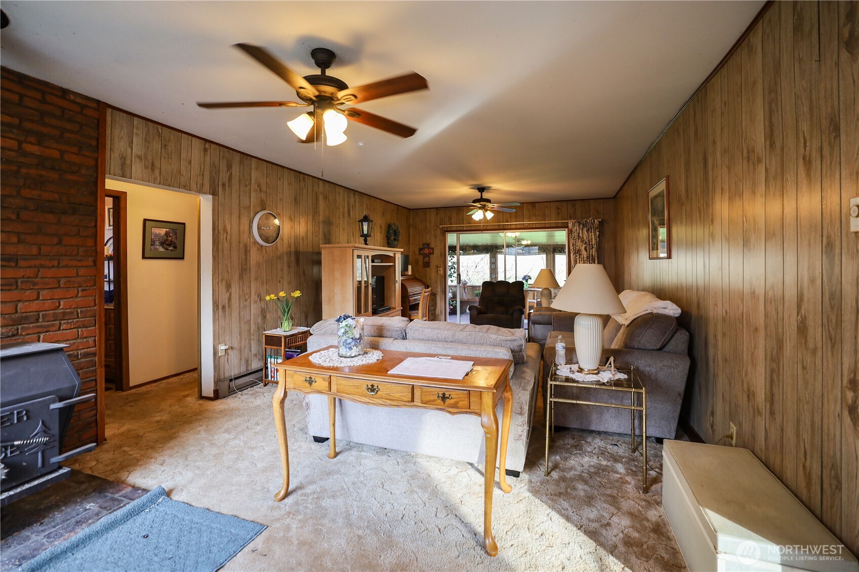 3506 SR 105 Grayland, WA 98547 - Photo 4 of 25 a living room with furniture