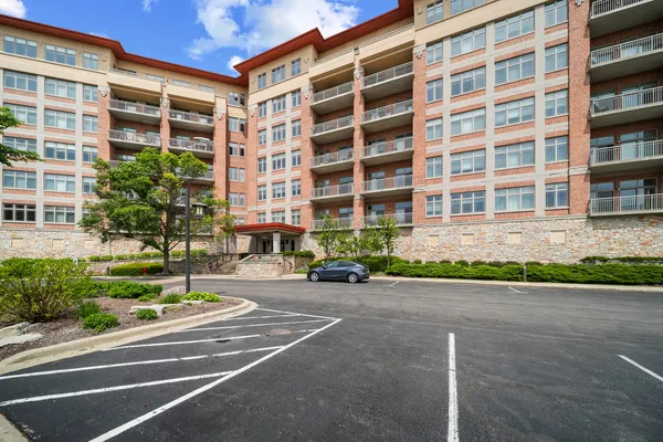 $625,000 | 100 Prairie Park Drive, Unit 709, Wheeling, IL 60090