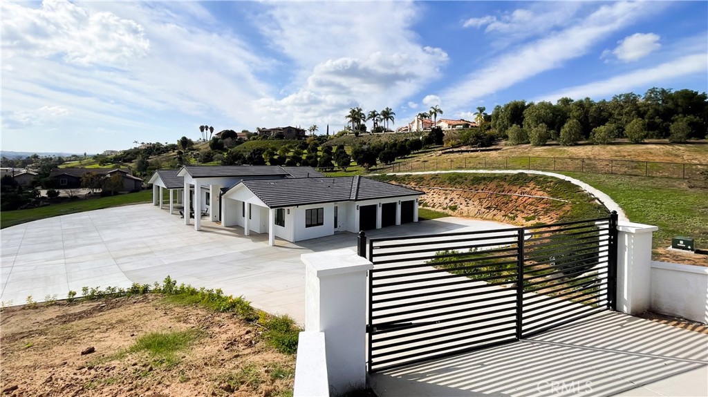 2027 Vía Monserate Fallbrook, CA 92028 - Photo 5 of 66 a view of a terrace with a bench