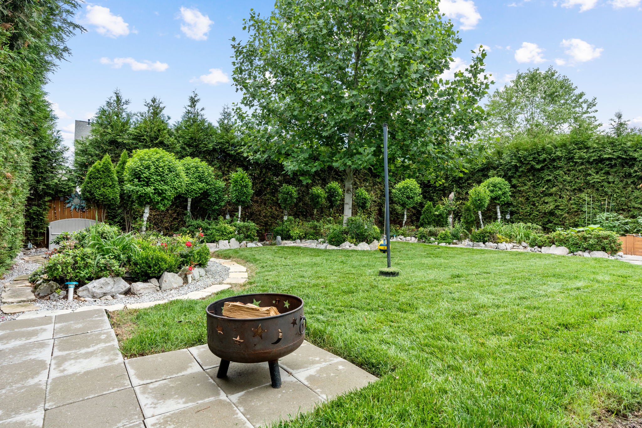 307 Rafferty Court Franklin, TN 37064 - Photo 48 of 55 a view of a backyard with table and chairs potted plants and large tree
