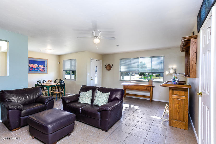 1242 East Almeria Road Phoenix, AZ 85006 - Photo 4 of 24 LR 1