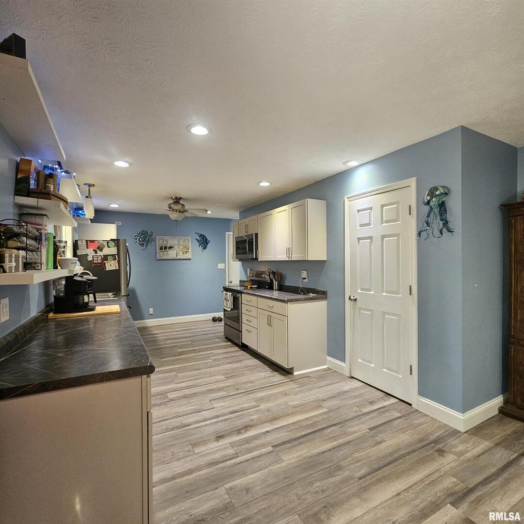 1011 Blueberry Hill Avenue Mount Vernon, IL 62864 - Photo 13 of 45