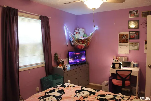 $230,000 | 1011 Blueberry Hill Avenue, Mount Vernon, IL 62864