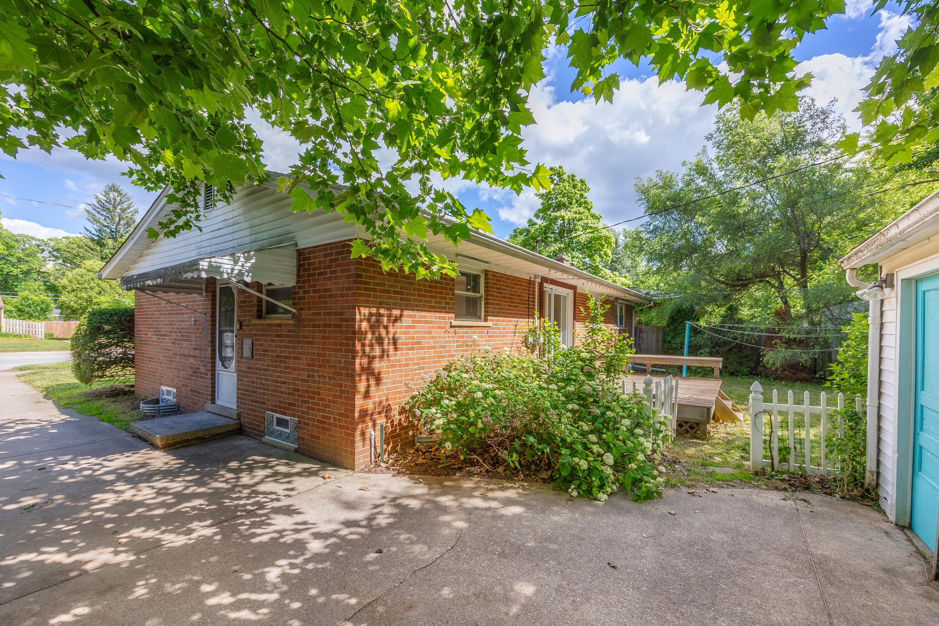 1031 North Maple Road Ann Arbor, MI 48103 - Photo 32 of 36 00__1