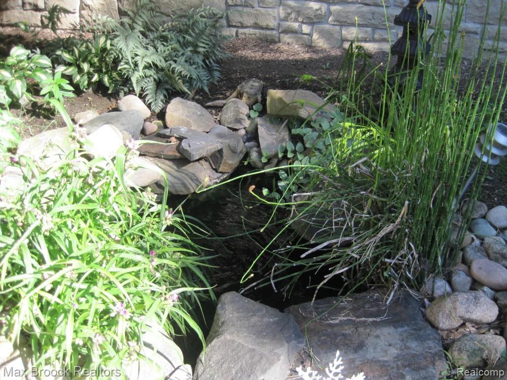 10055 Gibbs Road Clarkston, MI 48348 - Photo 33 of 38 landscape.jpg