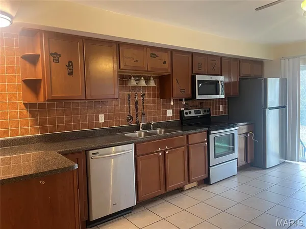 $170,000 | 8456 Braddock Drive, University City, MO 63132