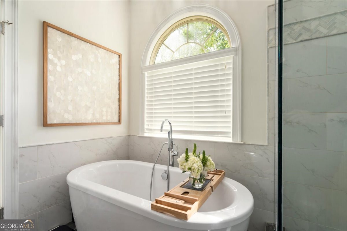 3093 Surry Ridge Drive Watkinsville, GA 30677 - Photo 15 of 41 a bath tub sitting in a bathroom next to a window