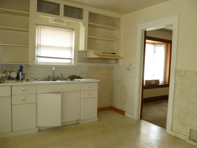 117 Cole Road Monroe, MI 48162 - Photo 7 of 11 Kitchen