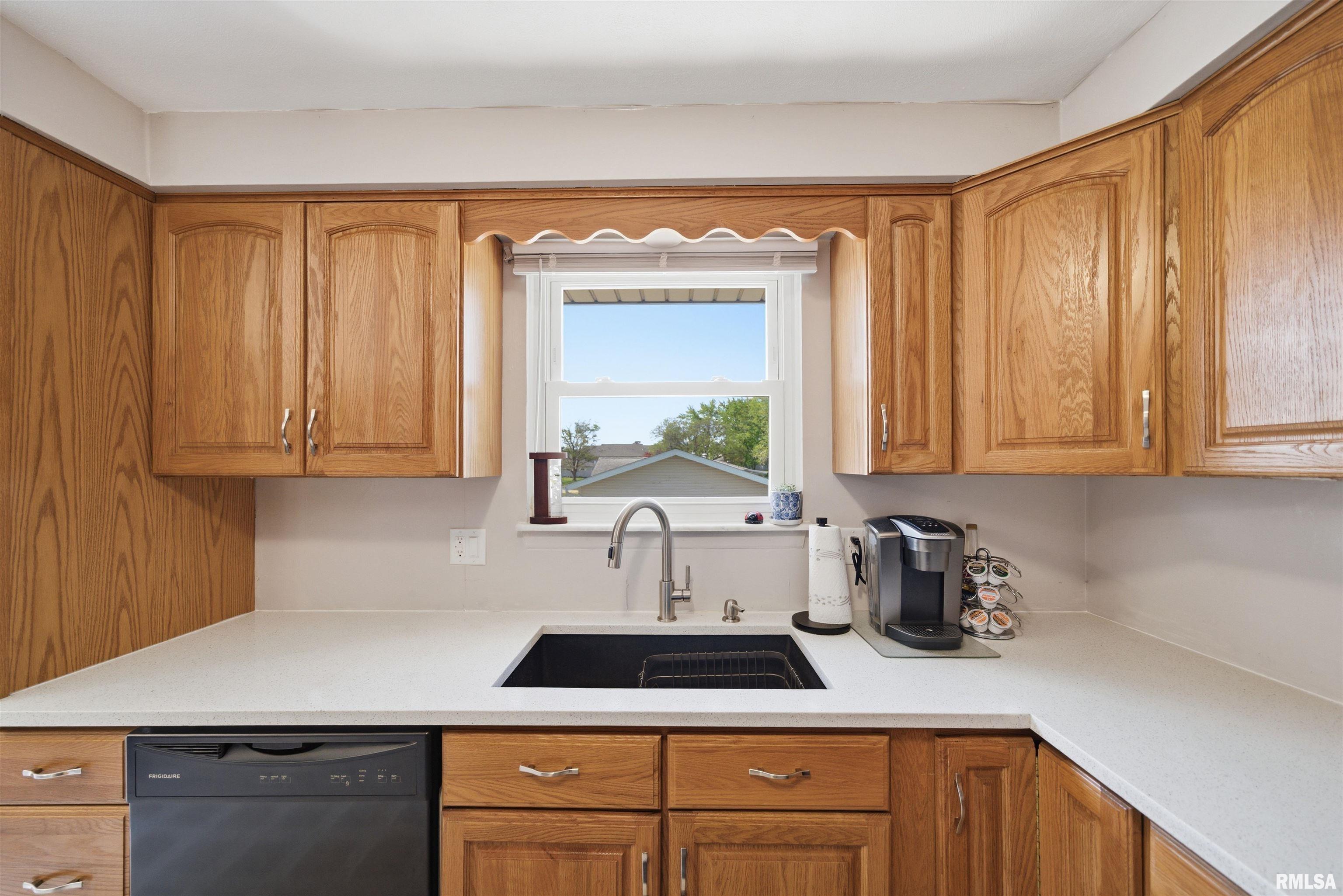2276 Robin Road Washington, IL 61571 - Photo 15 of 44 Gallery Image 15