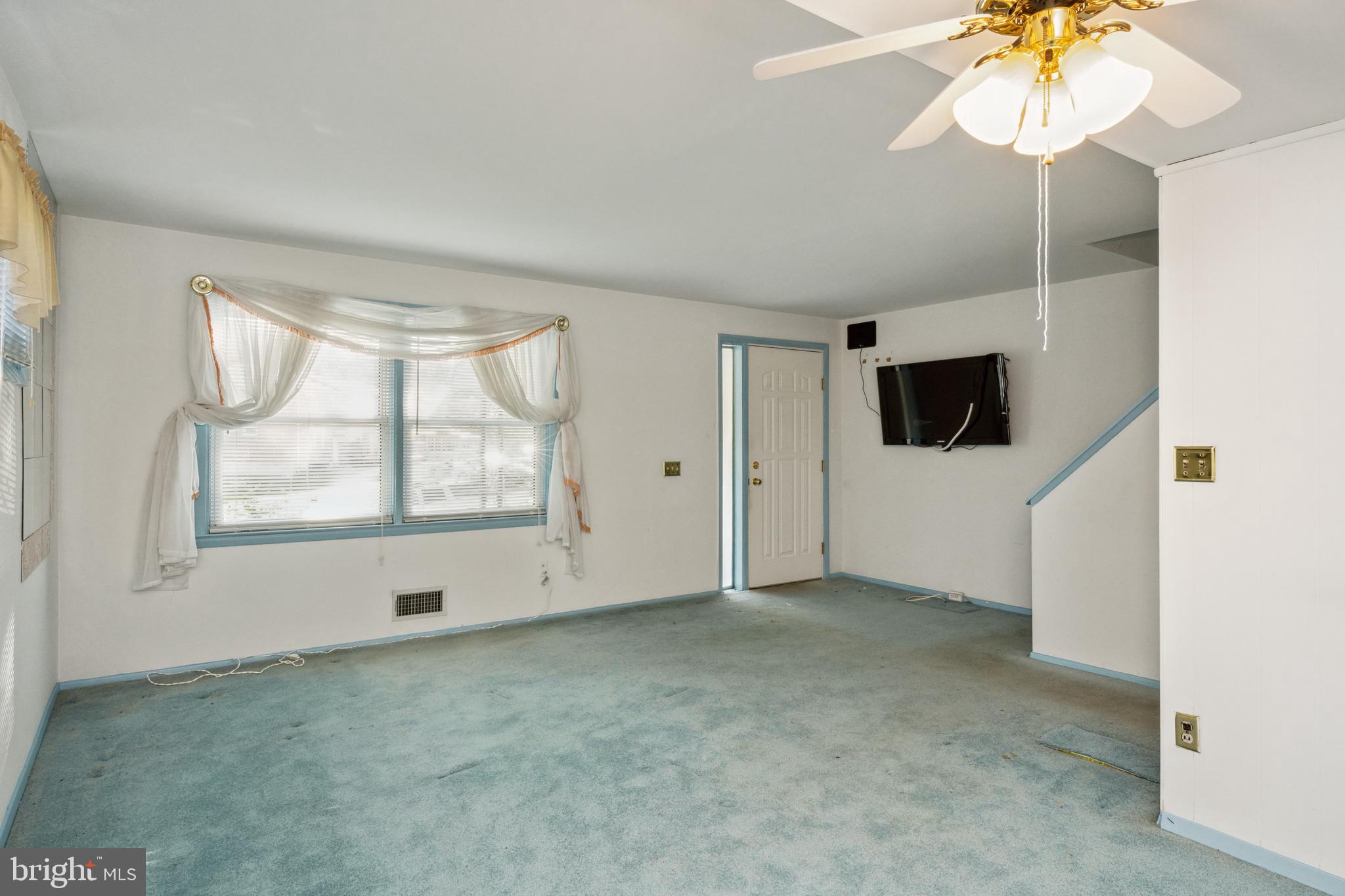 5110 Fredcrest Road Baltimore, MD 21229 - Photo 3 of 15 Gallery Image 3
