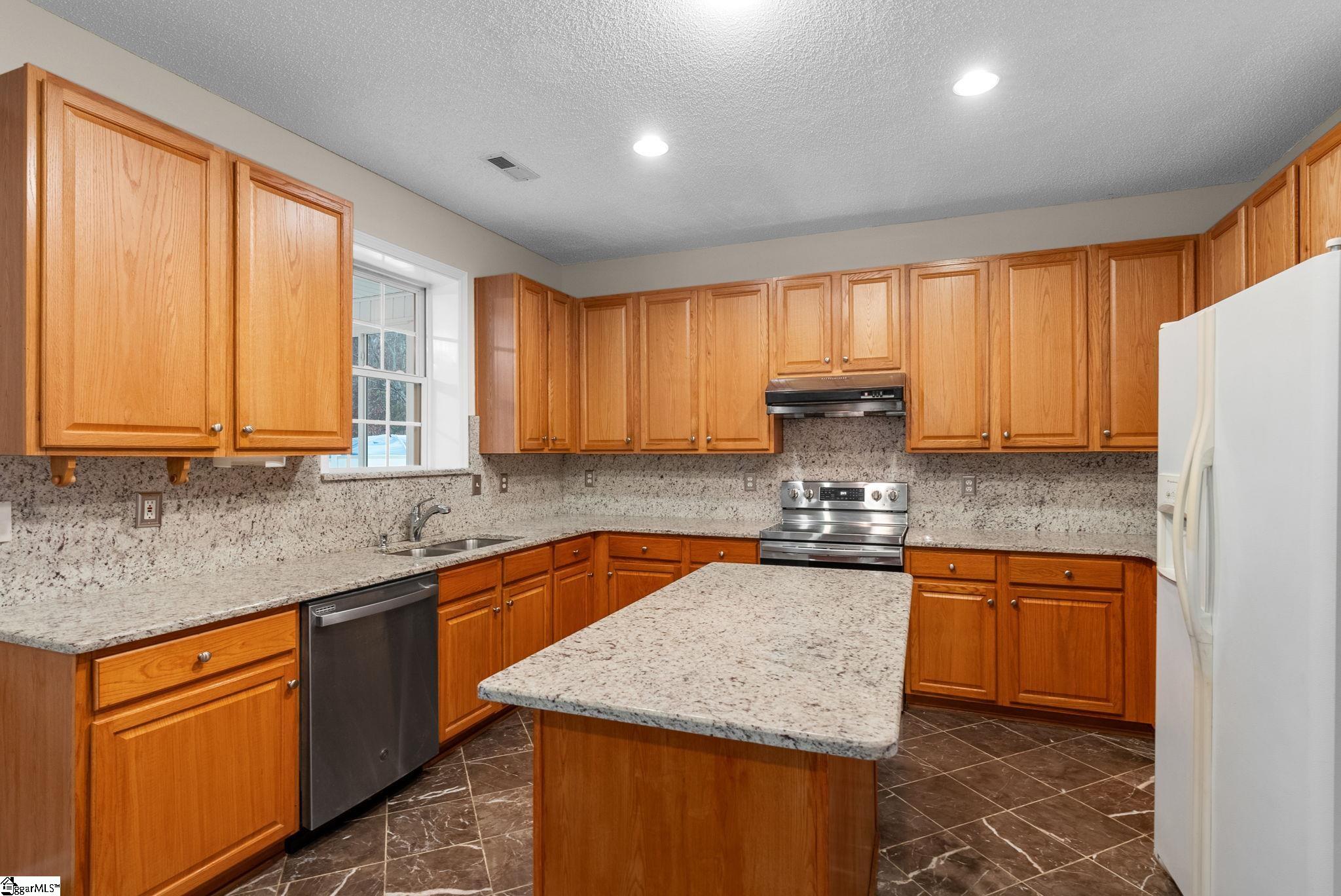 100 West Sundance Drive Easley, SC 29642 - Photo 10 of 40