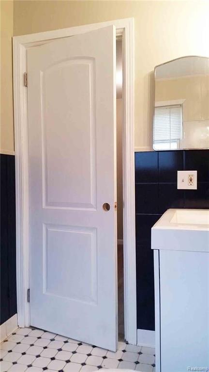 2932 West Thirteen Mile Road, Unit 14 Royal Oak, MI 48073 - Photo 16 of 21