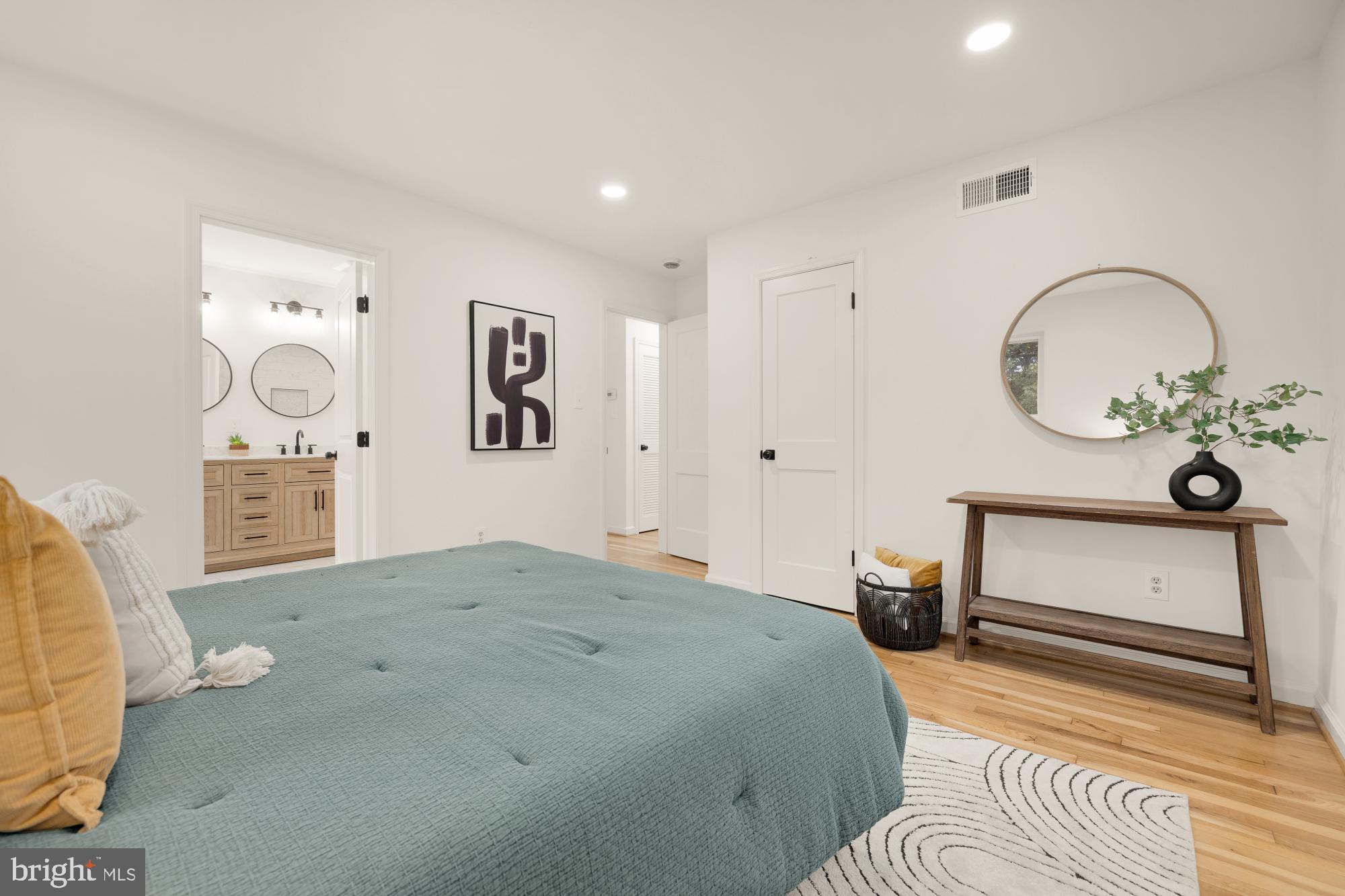 6232 18th Road North Arlington, VA 22205 - Photo 19 of 43 a bedroom with a bed and a dresser