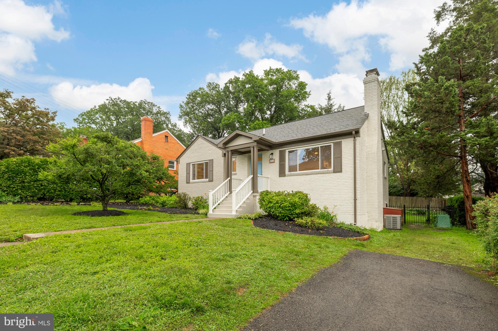 6232 18th Road North Arlington, VA 22205 - Photo 2 of 43 a front view of a house with garden