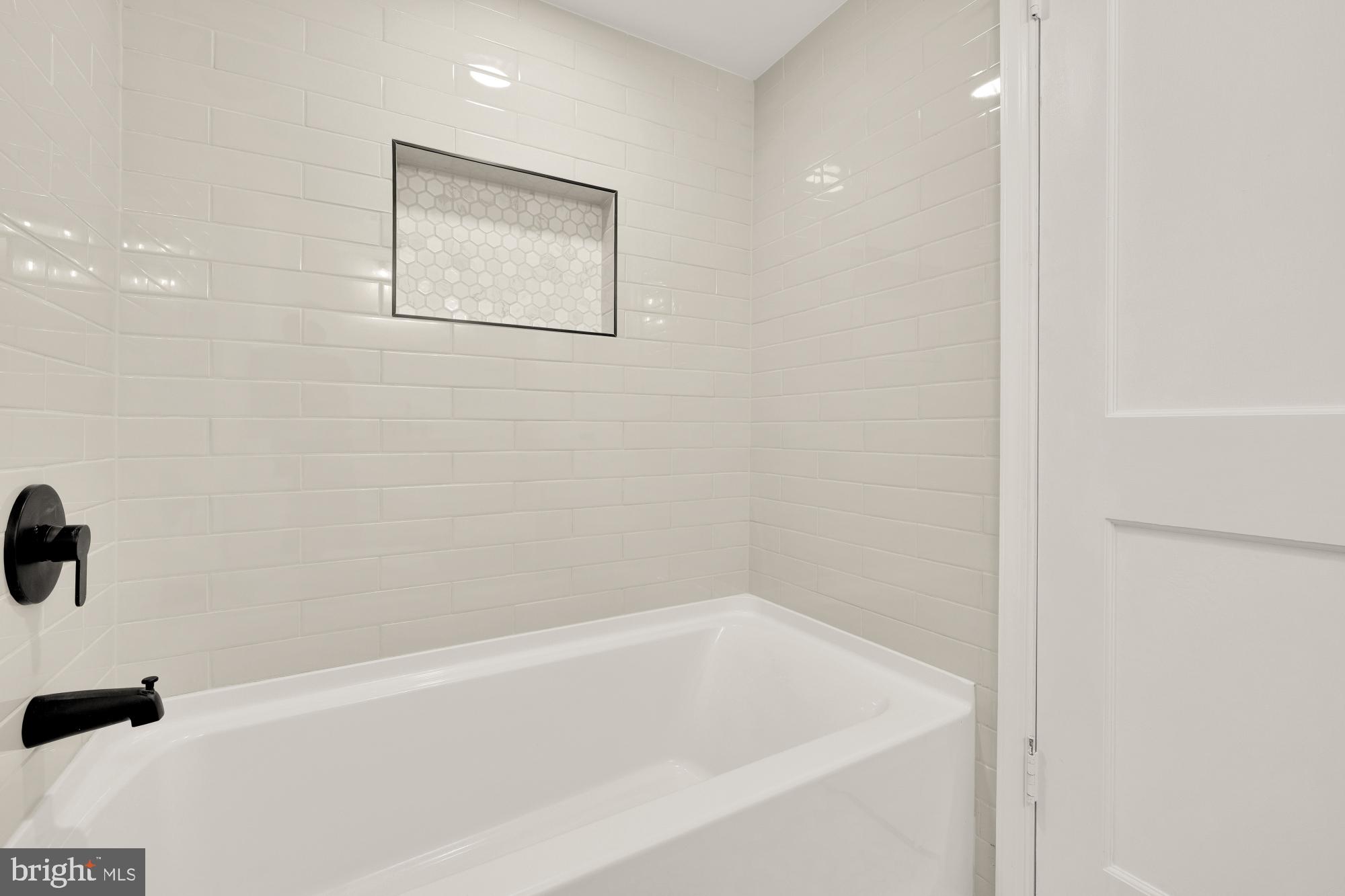 6232 18th Road North Arlington, VA 22205 - Photo 33 of 43 a bathroom with a bathtub
