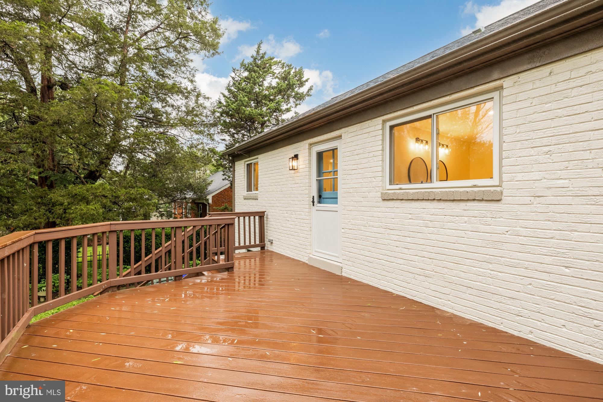 6232 18th Road North Arlington, VA 22205 - Photo 39 of 43 a view of a balcony with chairs