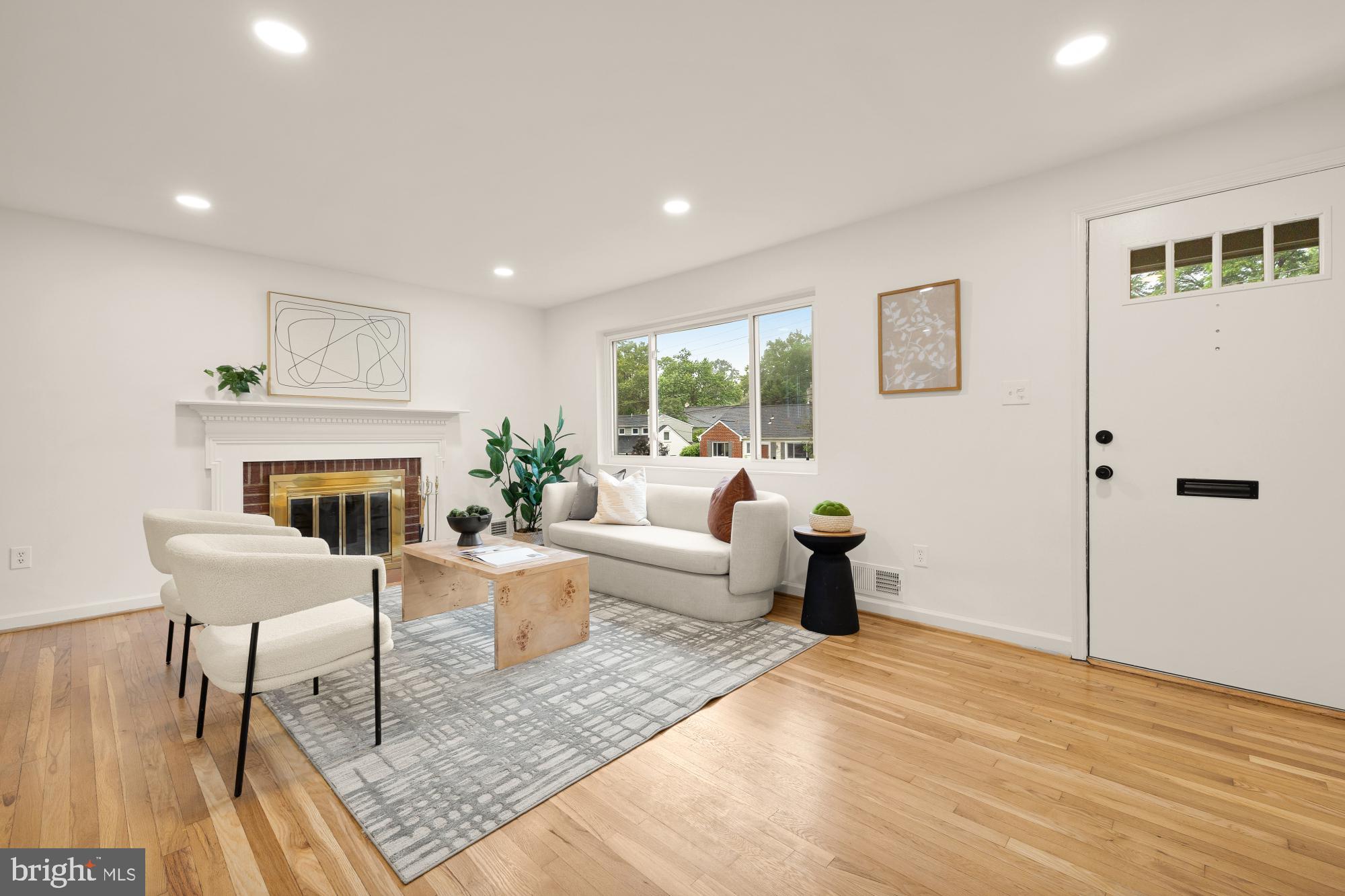 6232 18th Road North Arlington, VA 22205 - Photo 5 of 43 a living room with furniture and a fireplace