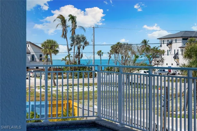 $2,990,000 | 121 Hibiscus Drive, Fort Myers Beach, FL 33931