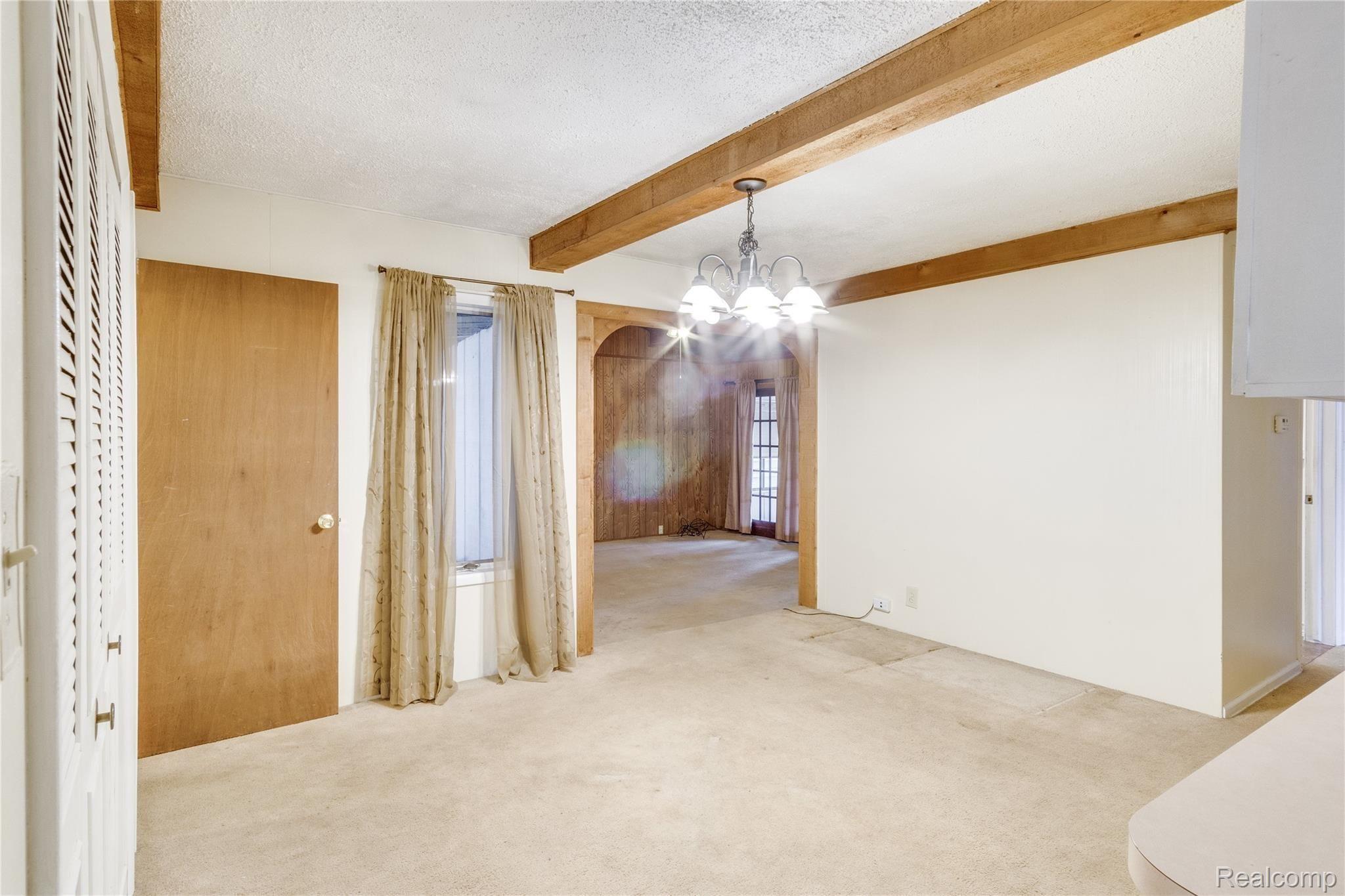 1609 Raspberry Lane Flint, MI 48507 - Photo 7 of 25 Interiors (12 of 37).jpg
