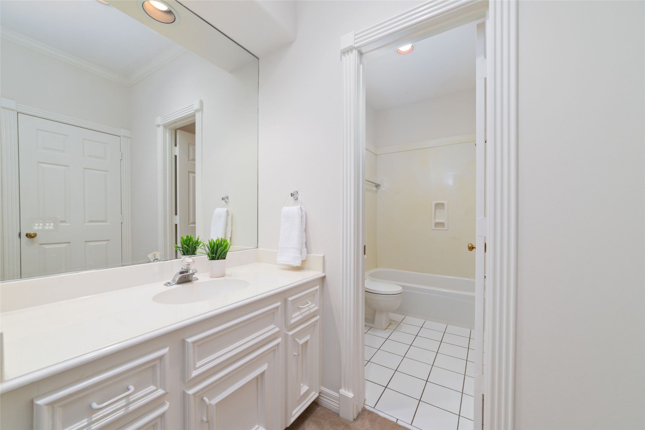 16114 Lafone Drive Spring, TX 77379 - Photo 23 of 45 Convenient Hollywood-style bathroom right off of the bedroom.