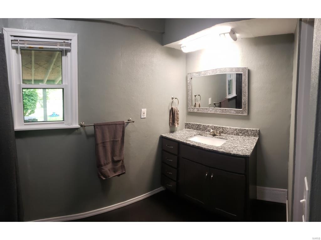 8318 Old Lebanon Troy Road Troy, IL 62294 - Photo 15 of 36 Gallery Image 15
