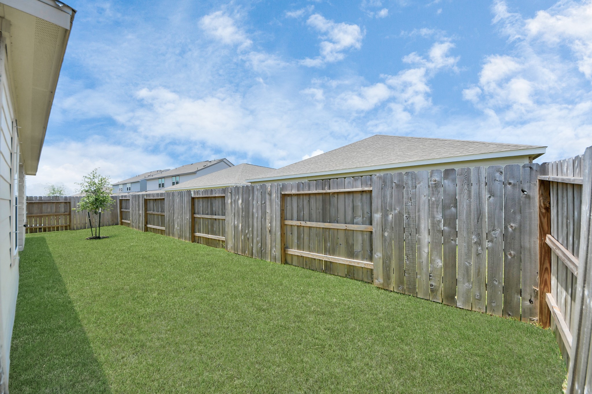 10307 Costa Ter Drive Rosharon, TX 77583 - Photo 35 of 49 a backyard of a house with table and chairs