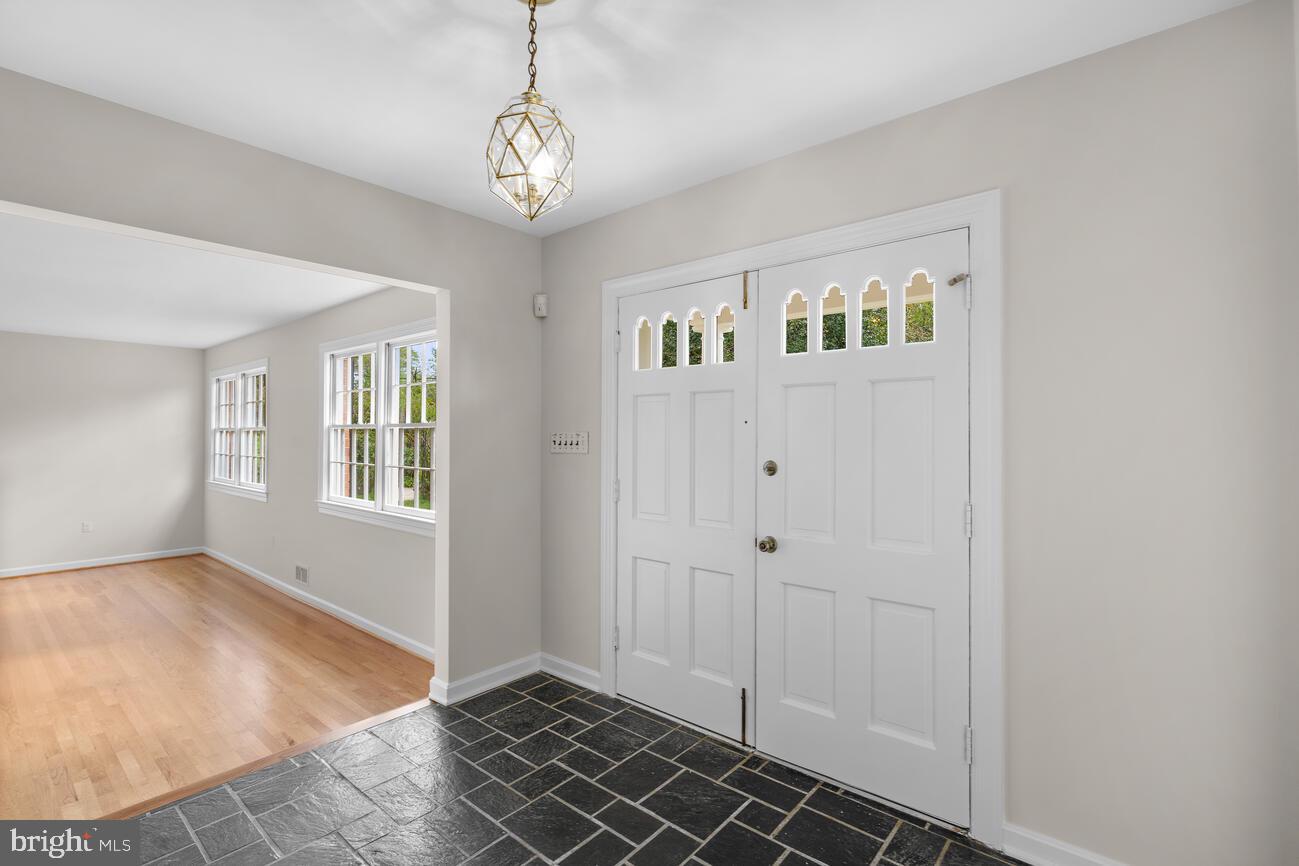 6317 Lenox Road Bethesda, MD 20817 - Photo 11 of 32 Gallery Image 11