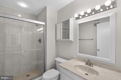 6317 Lenox Road Bethesda, MD 20817 - Photo 27 of 32 Primary Bath