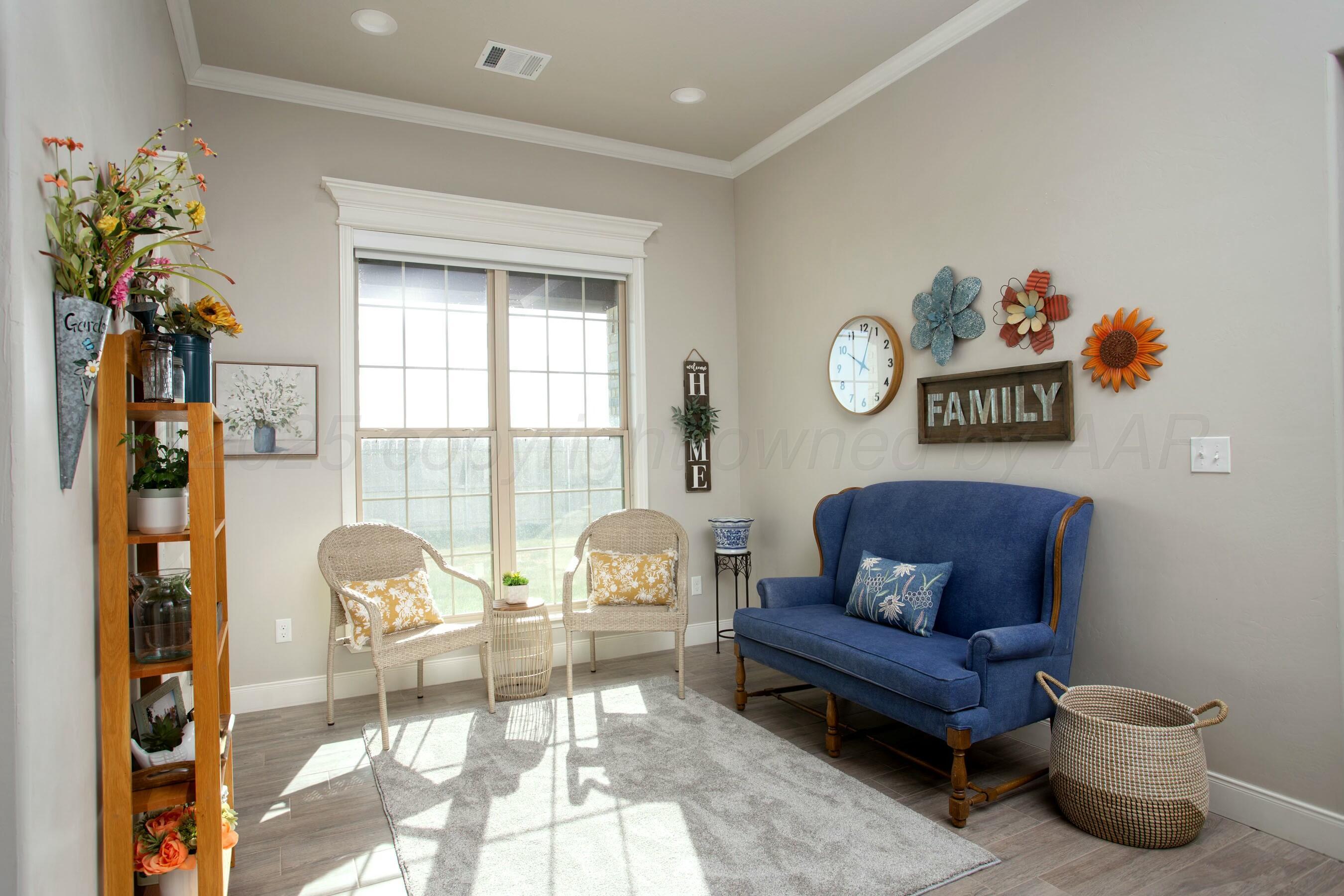 18501 Helium Road Canyon, TX 79015 - Photo 14 of 28 a living room with furniture and flowers