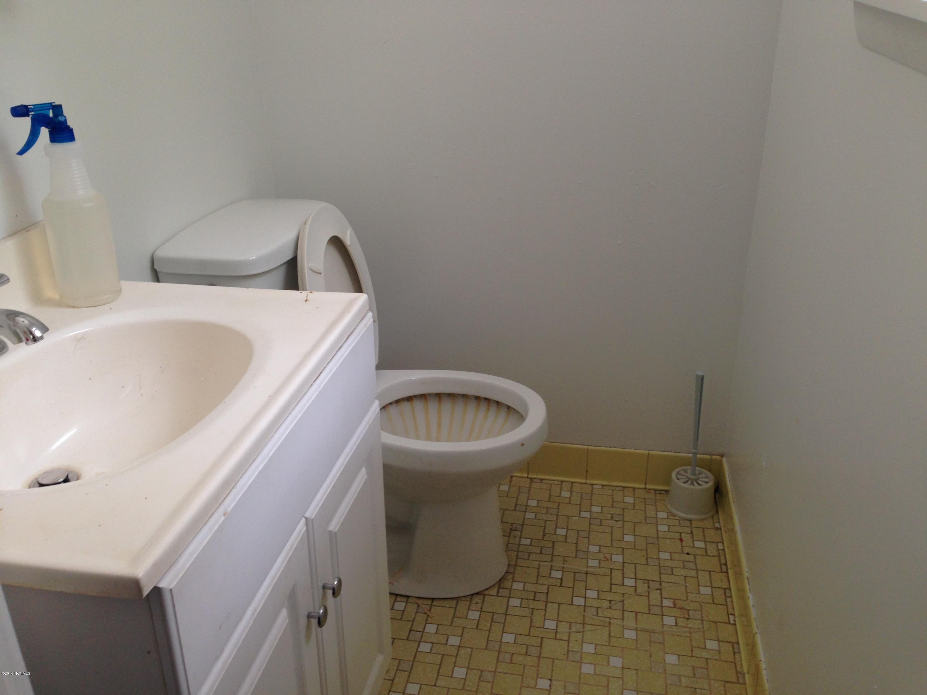 5439 Andover Road Wilmington, NC 28403 - Photo 11 of 13 1/2 bath