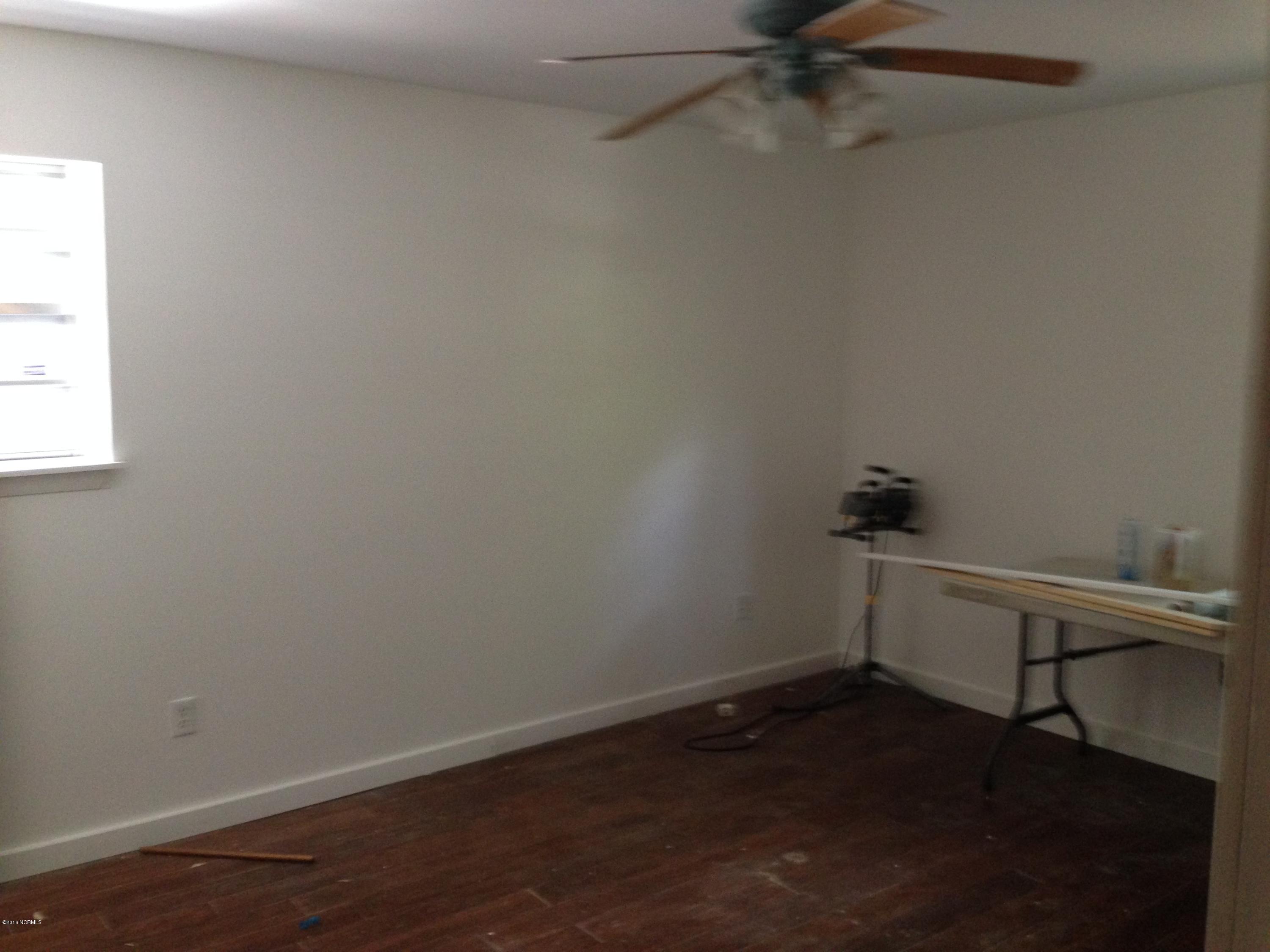5439 Andover Road Wilmington, NC 28403 - Photo 10 of 13 Bedroom has 1/2 bath