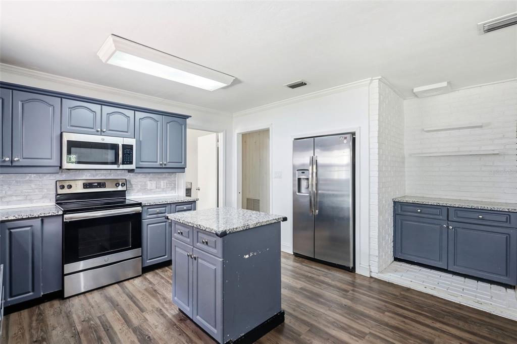 1095 South Ridgewood Avenue DeLand, FL 32720 - Photo 19 of 39