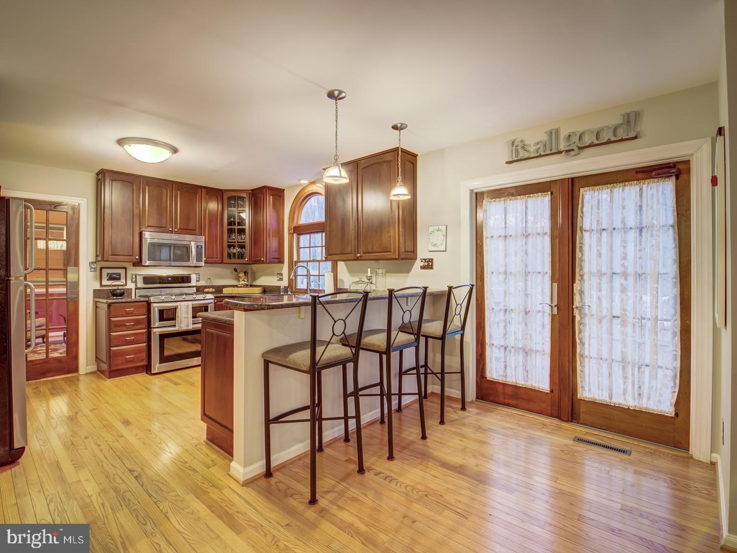 7360 Clifton Road Clifton, VA 20124 - Photo 25 of 72 lots of natural light