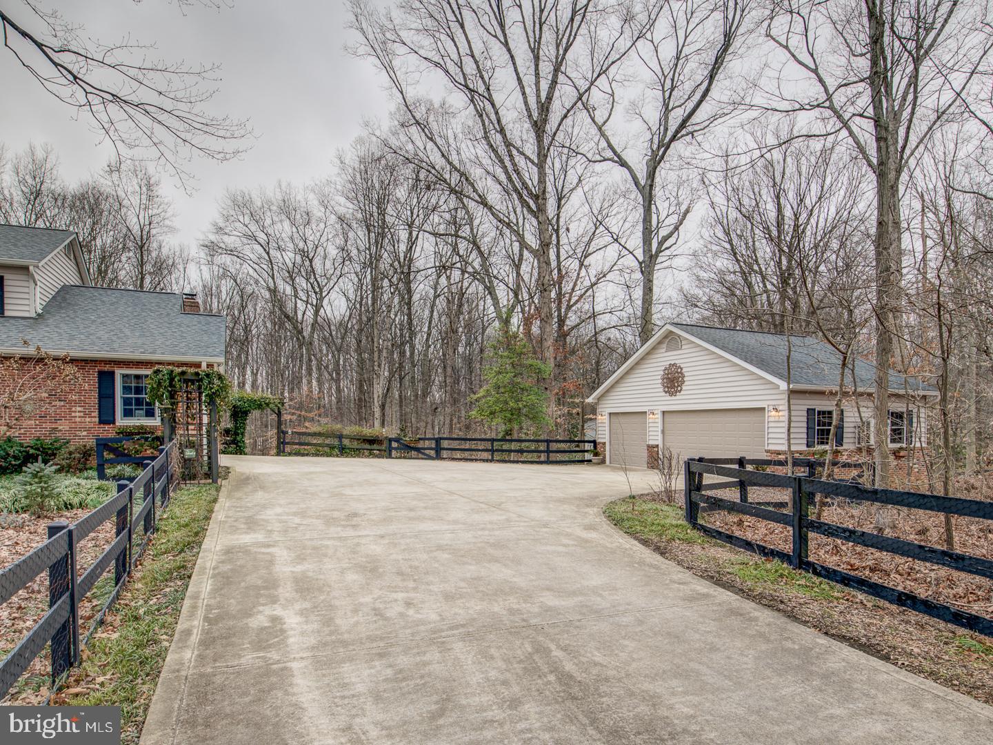 7360 Clifton Road Clifton, VA 20124 - Photo 3 of 72 multicar deep driveway