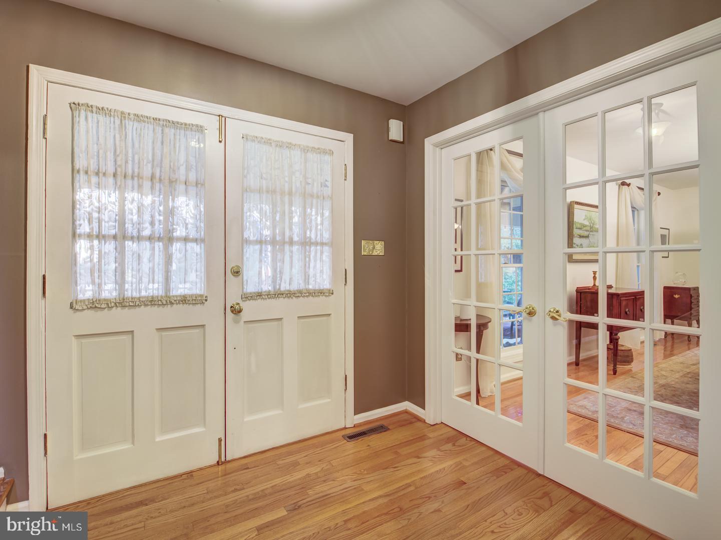 7360 Clifton Road Clifton, VA 20124 - Photo 6 of 72 classic double door honey oak floor foyer