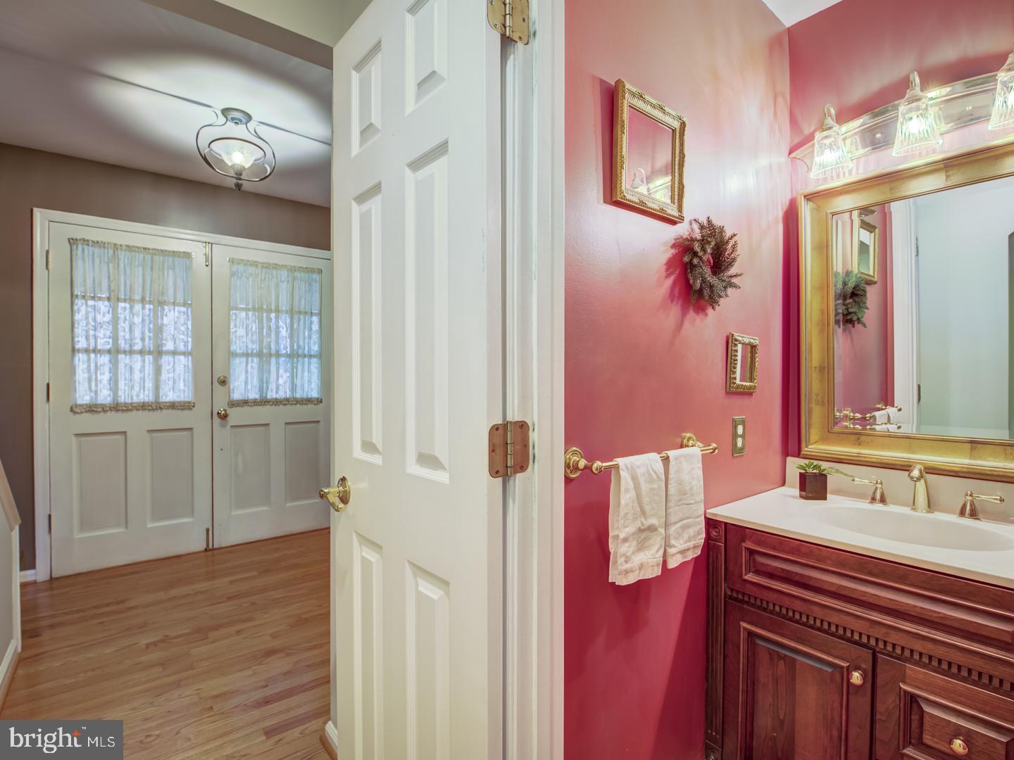 7360 Clifton Road Clifton, VA 20124 - Photo 7 of 72 the bathroom is not pink