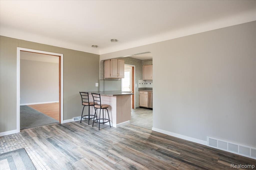 30362 West Road New Boston, MI 48164 - Photo 4 of 34 Gallery Image 4