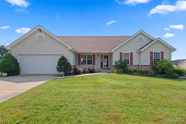 $424,000 | 213 Black Oak Drive, St. Peters, MO 63376