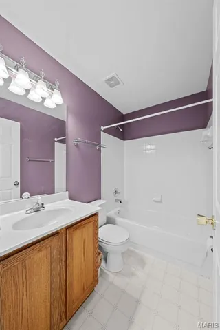 $424,000 | 213 Black Oak Drive, St. Peters, MO 63376