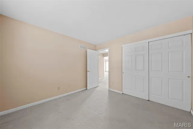 $424,000 | 213 Black Oak Drive, St. Peters, MO 63376