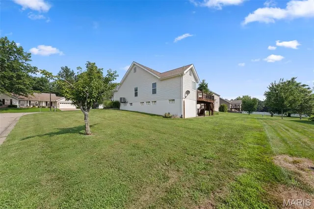 $424,000 | 213 Black Oak Drive, St. Peters, MO 63376