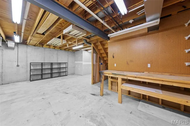 $424,000 | 213 Black Oak Drive, St. Peters, MO 63376