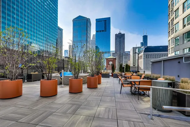 $330,000 | 345 North LaSalle Drive, Unit 1902, Chicago, IL 60654
