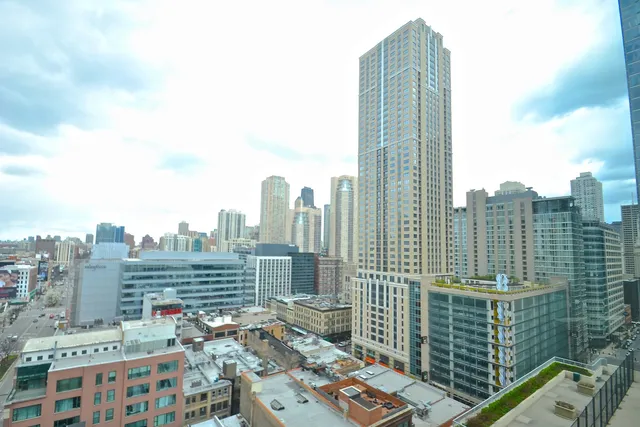 $330,000 | 345 North LaSalle Drive, Unit 1902, Chicago, IL 60654