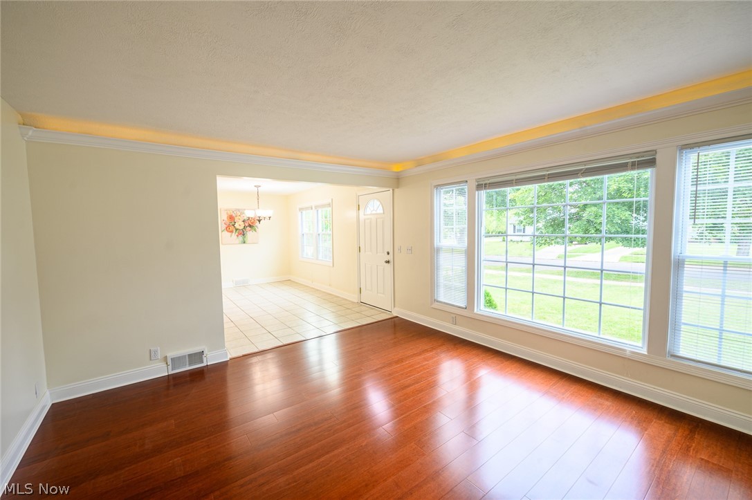 4972 South Sedgewick Road Cleveland, OH 44124 - Photo 3 of 34 Gallery Image 3