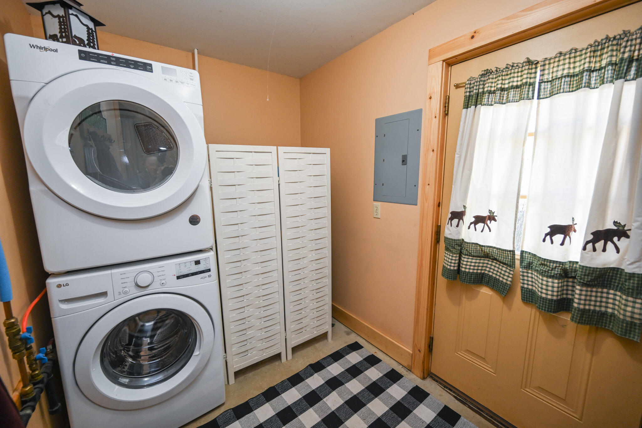 1 Loon Cove Carmel, ME 04419 - Photo 14 of 32 Mudroom & Laundry
