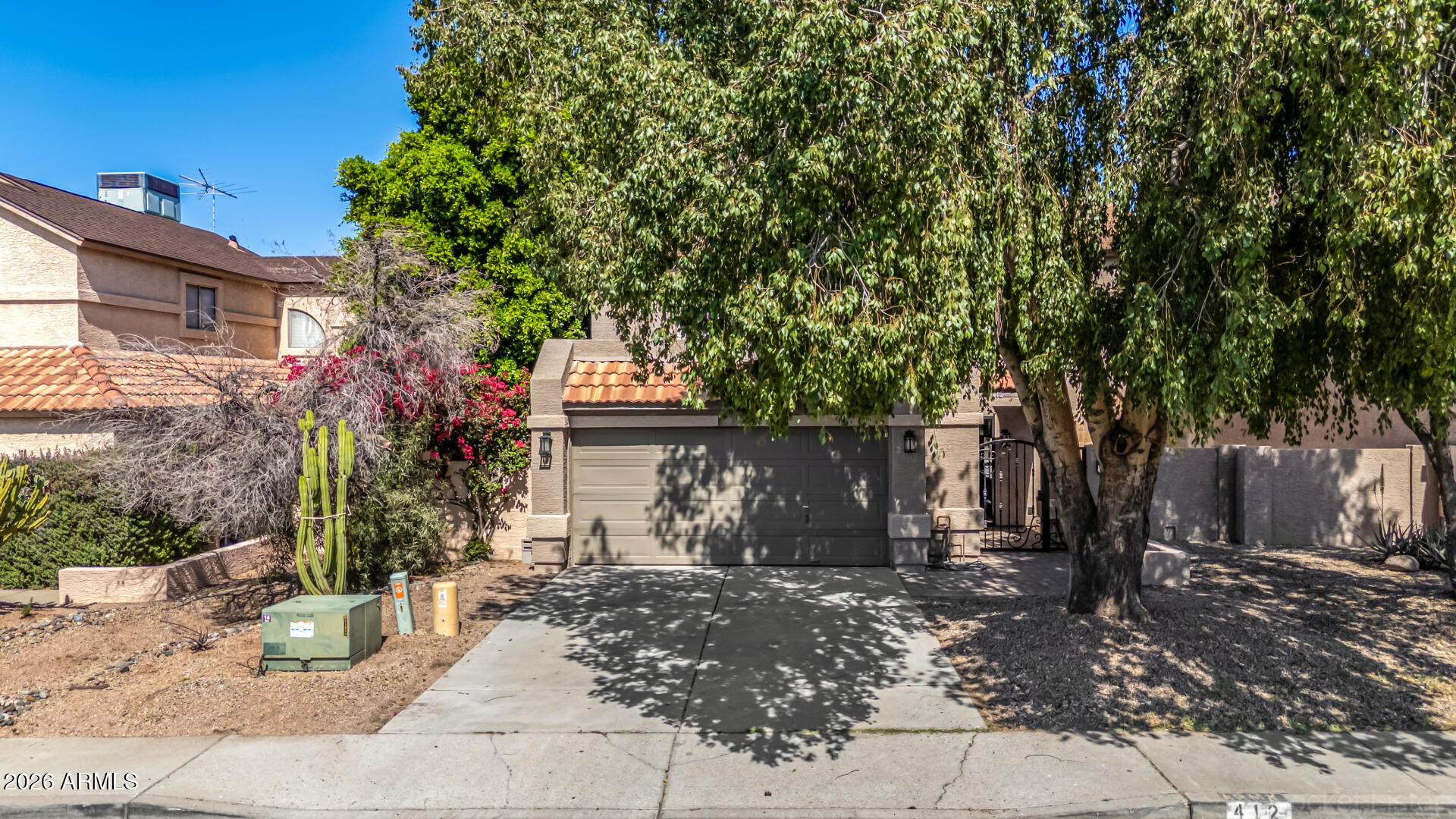 412 East Utopia Road Phoenix, AZ 85024 - Photo 2 of 29 03-Utopia