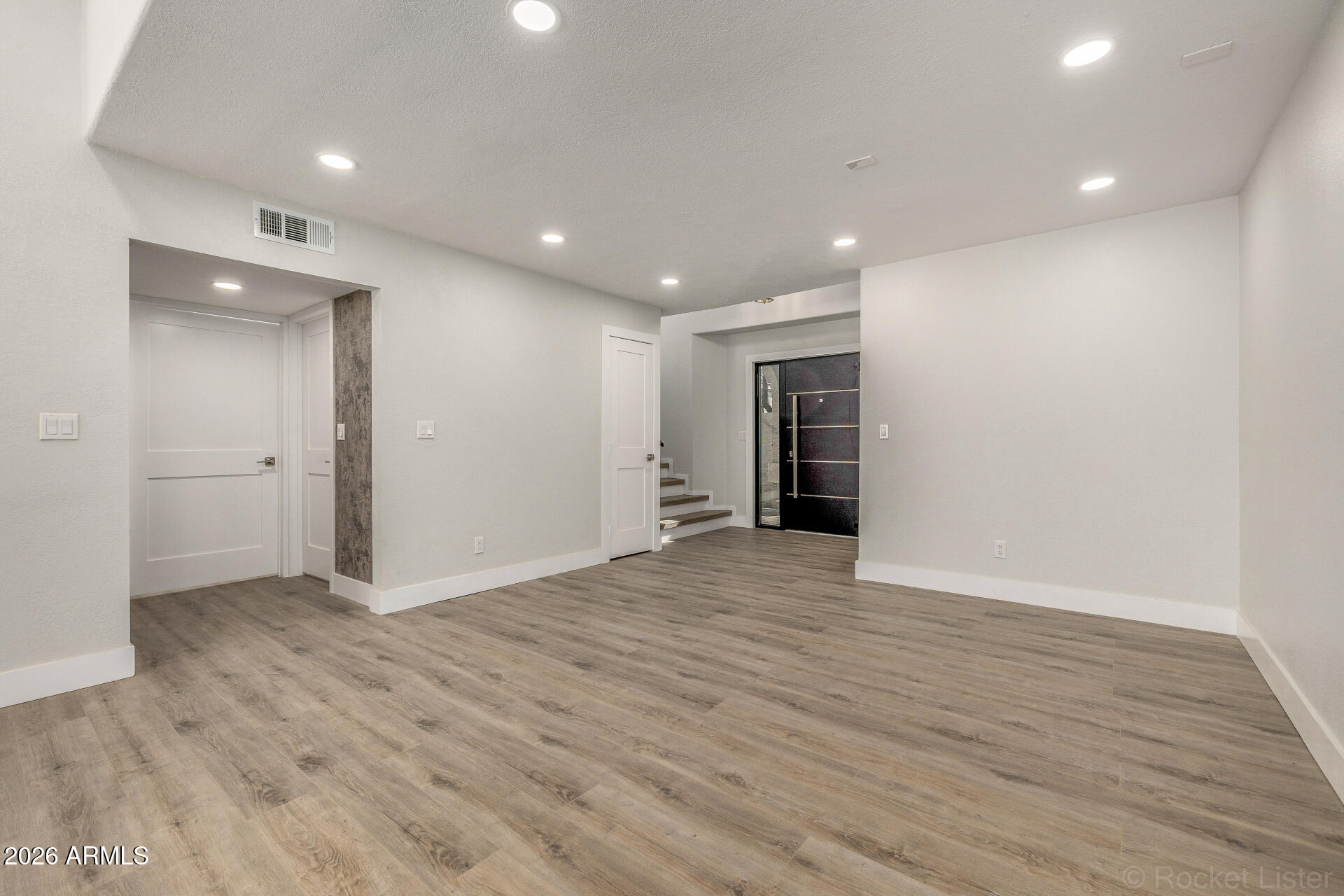 412 East Utopia Road Phoenix, AZ 85024 - Photo 6 of 29 08 - Utopia